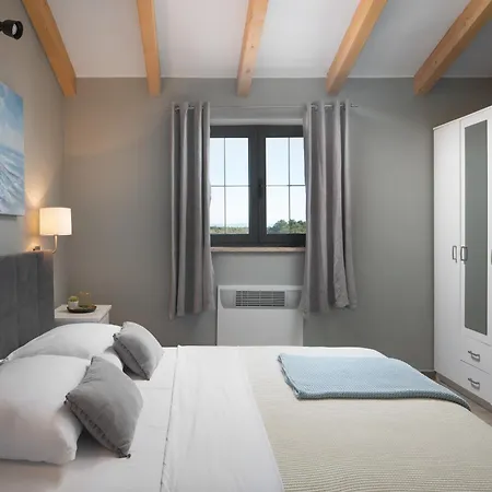 Korat For 8 People In Istria With Sauna & Children Playground Divsici
